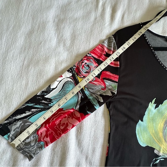 Valentina Tunic Top Womens Medium Black Art Graphic Roses Rhinestone 3/4 Sleeve - Picture 10 of 12